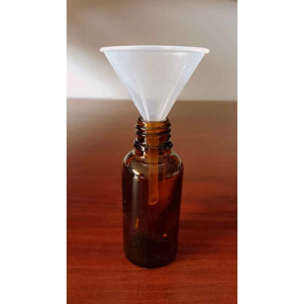 Entonnoir pour remplir aisément vos flacons de préparation Mes Fleurs de BACH 1 - mesfleursdebach.com Entonnoir pour remplir aisément vos flacons de préparation Mes Fleurs de BACH 1 - mesfleursdebach.com